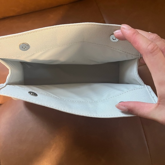 Dior Beauty Grey/White Pouch - Picture 9 of 10